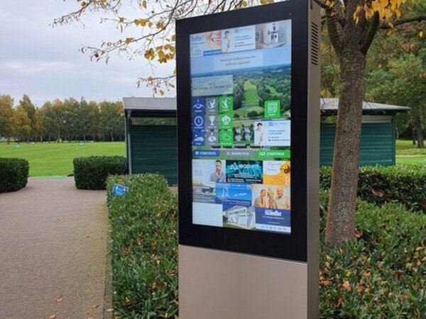 Titelbild Elektronische Infotafel am Eingang der Driving Range