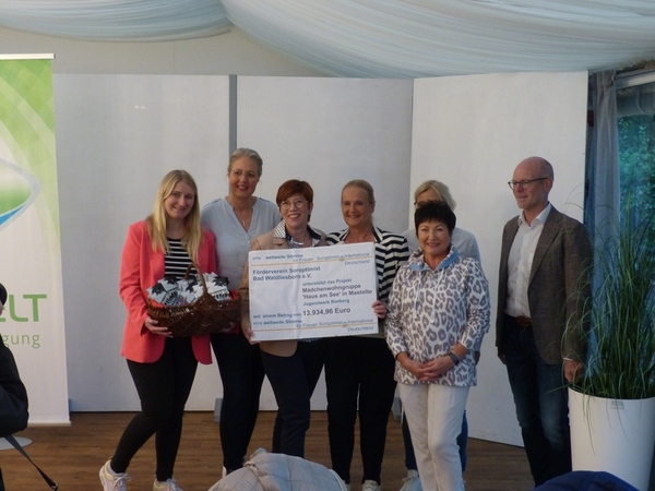 Titelbild Scheckübergabe: GC Lippstadt unterstützt den Soroptimist International (SI) Club Bad Waldliesborn