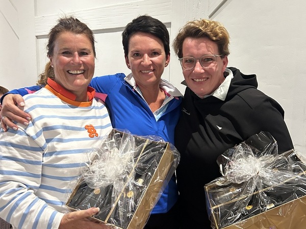 Titelbild Trotz starkem Regenfalls: Gute Laune beim  „Ladies Day sponsored by Rituals Lippstadt“
