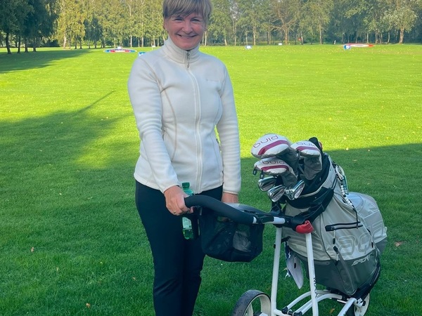 Titelbild Doris Winkler ist Eclectic Gesamtsiegerin bei traditioneller JAB-Anstoetz-Ladies-Golfcupreihe