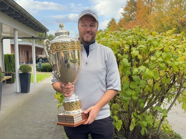 Titelbild Der Pott bleibt bei Timo: Knepper gewinnt die Golf Trophy erneut