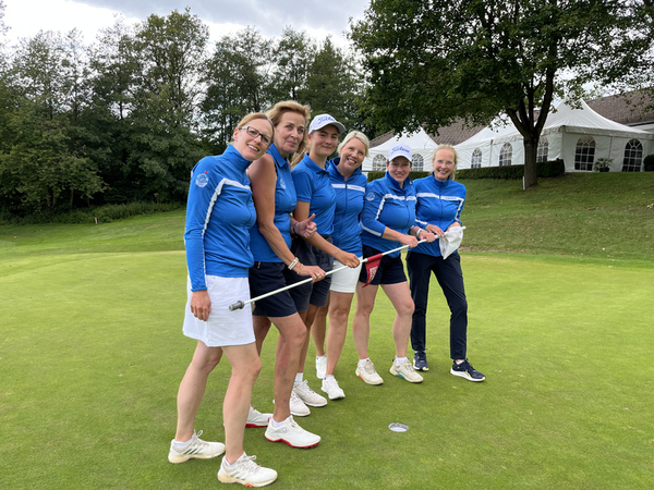 Titelbild Lippstadts Golferinnen trotzen dem stürmischen Wind und sichern sich den Klassenerhalt in der Oberliga